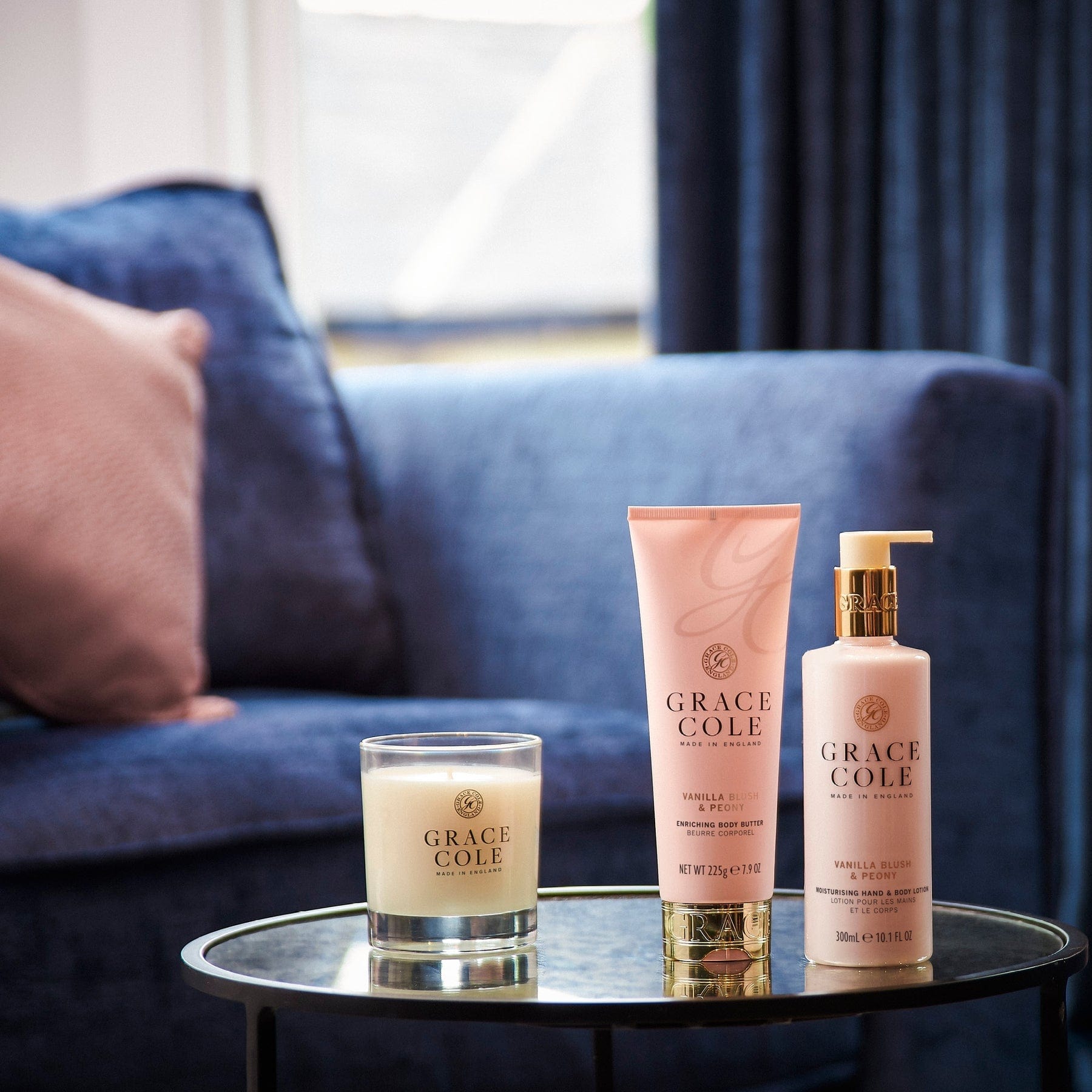 Vanilla Blush and Peony Lumanare parfumata 200 g - Lumanari parfumate 0 - Grace Cole 200 g