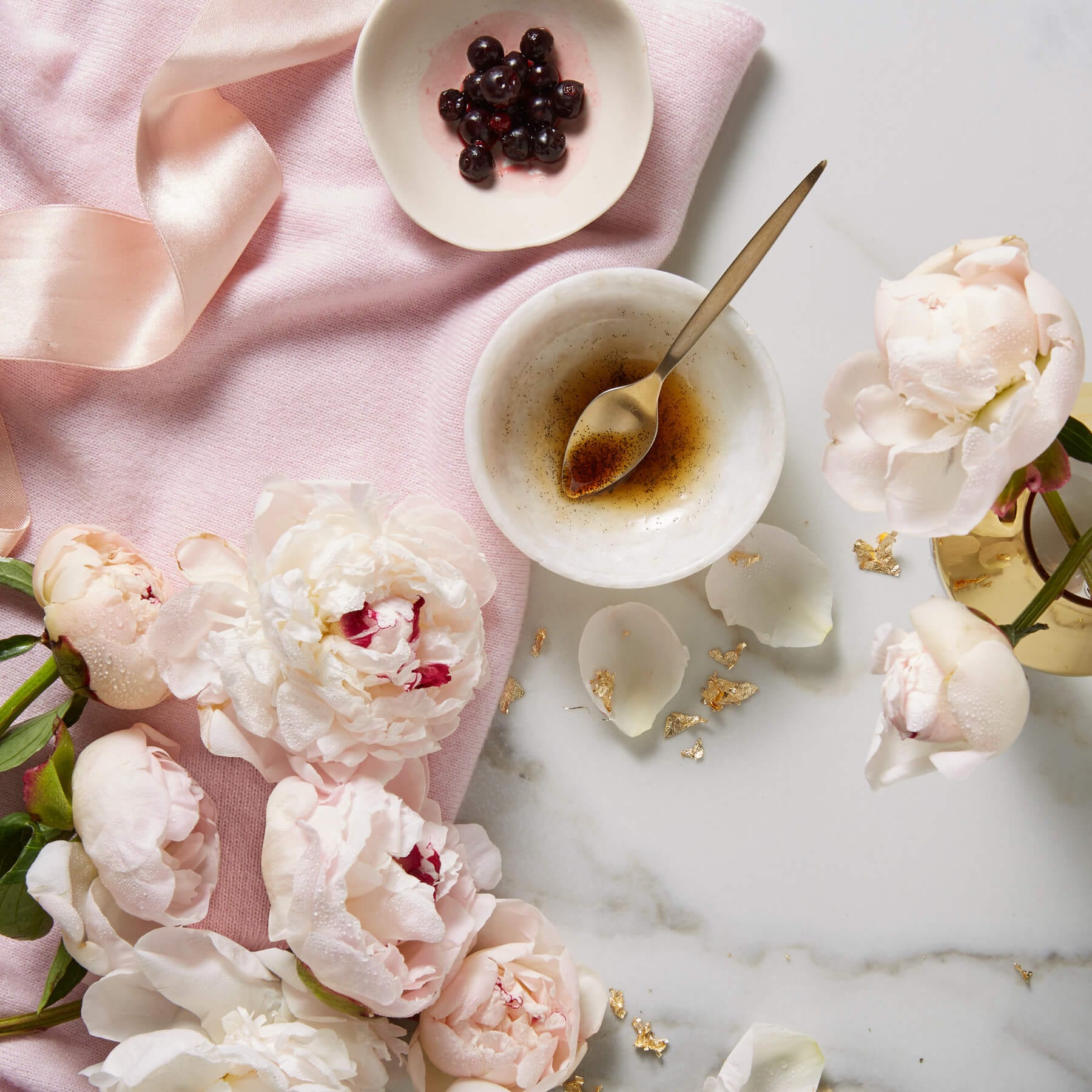 Vanilla Blush and Peony Lumanare parfumata 200 g - Lumanari parfumate 0 - Grace Cole 200 g