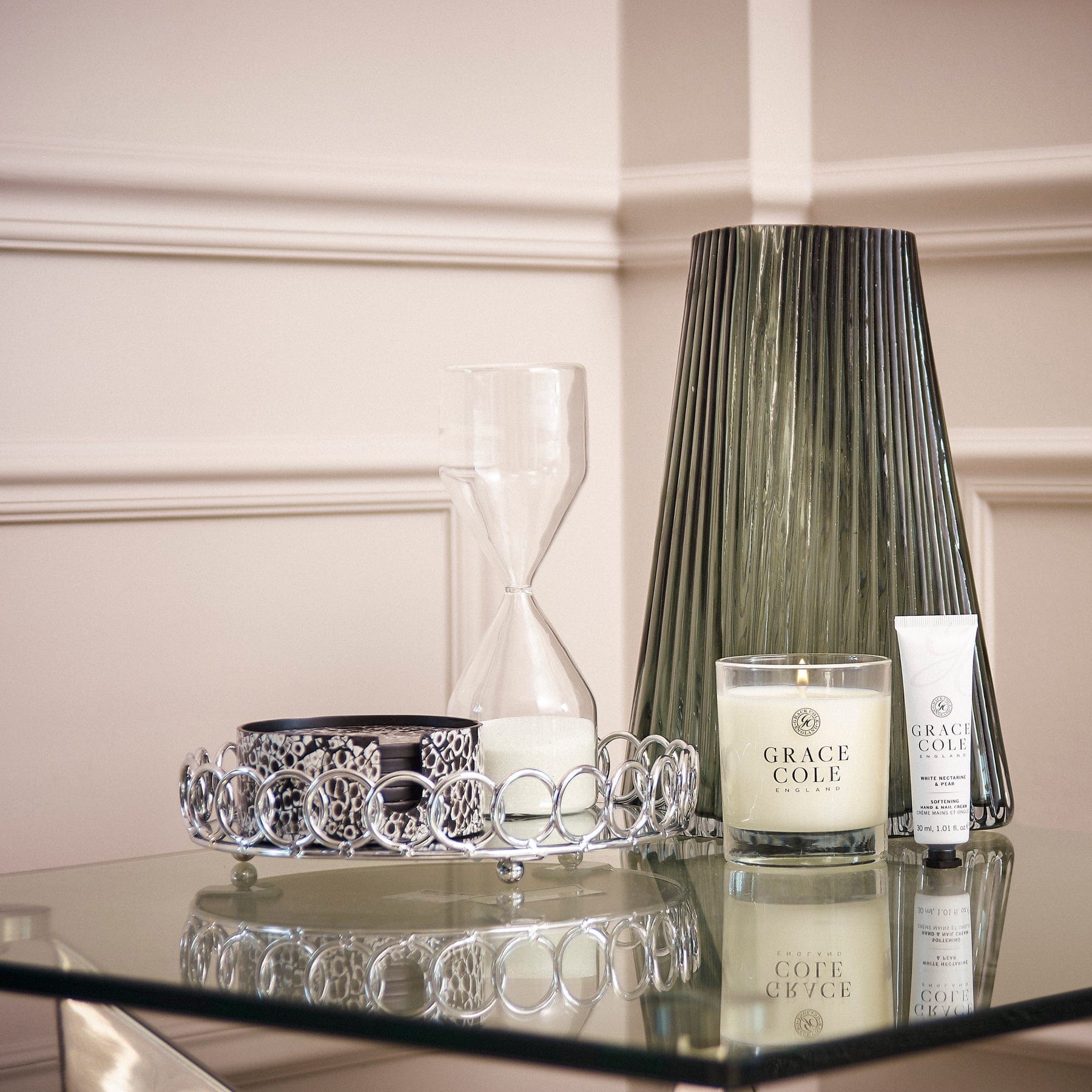 White Nectarine and Pear Lumanare parfumata 200 g - Lumanari parfumate 0 - Grace Cole 200 g